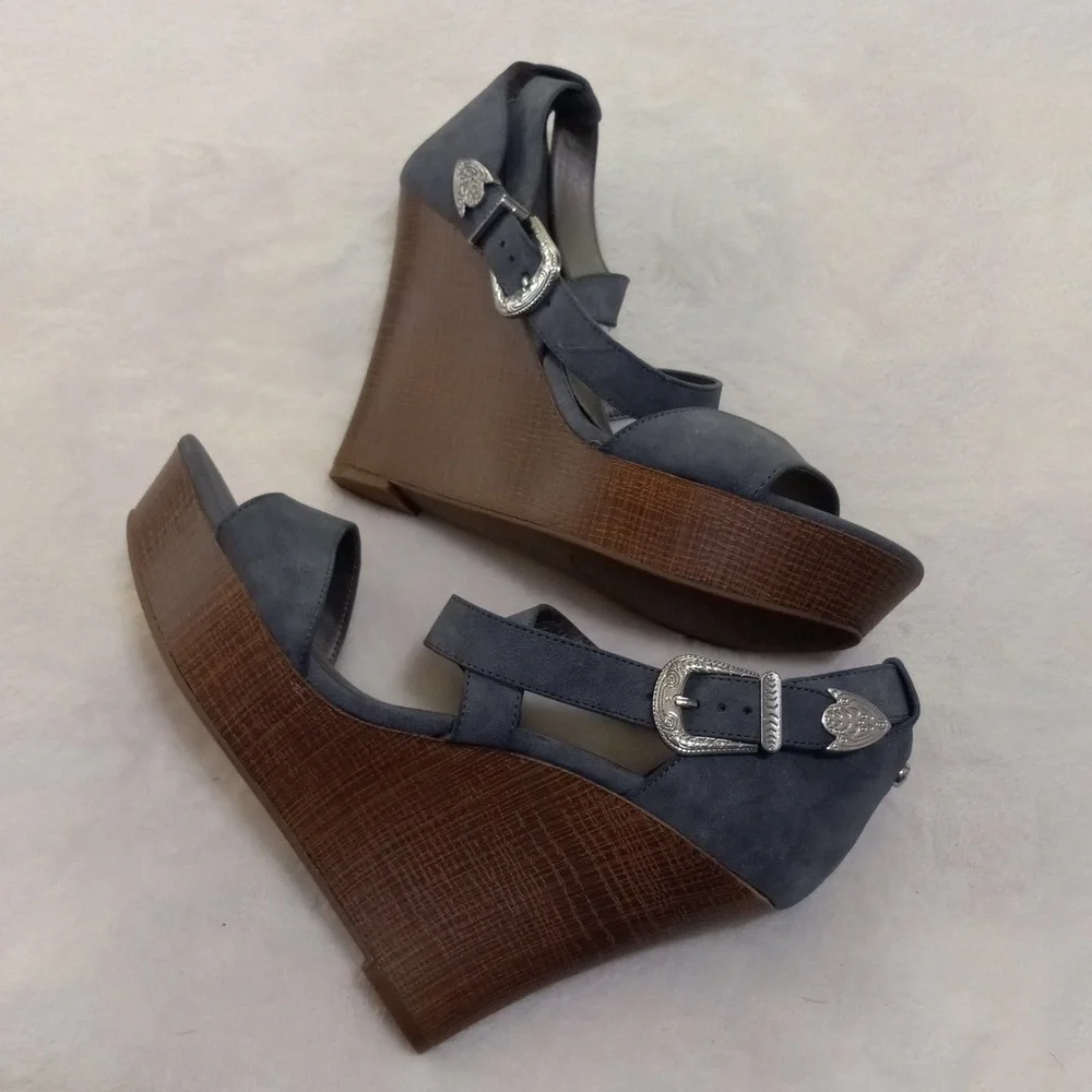 G by Guess Steel Blue Strappy Platform Wedge Sandals Faux Wood Heel NWOT Size 10
